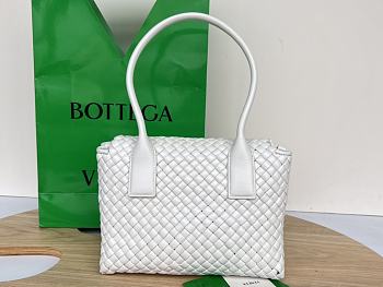 Botega Venata Patti Woven Handbag White Size 24 x 20 x 12 cm