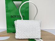 Botega Venata Patti Woven Handbag White Size 24 x 20 x 12 cm - 2
