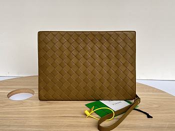 Botega Venata Woven Handbag Brown Size 27.5 x 20.5 x 2 cm