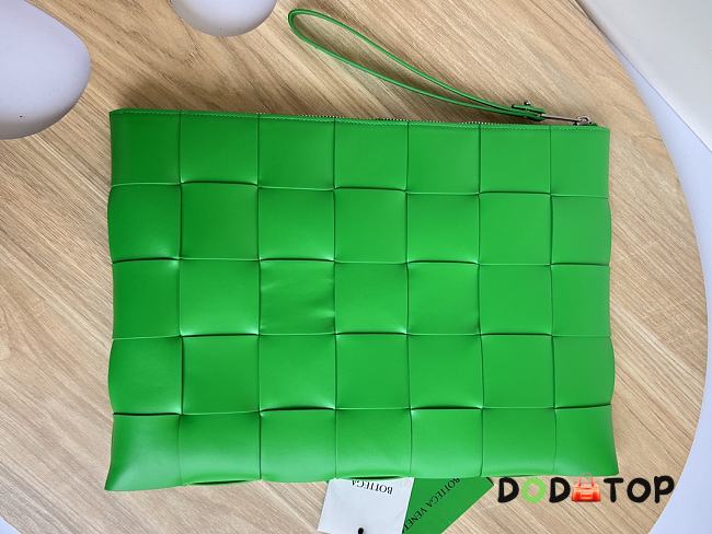 Botega Venata Woven Calfskin Handbag Green Size 35 x 25 x 1 cm - 1