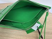 Botega Venata Woven Calfskin Handbag Green Size 35 x 25 x 1 cm - 5
