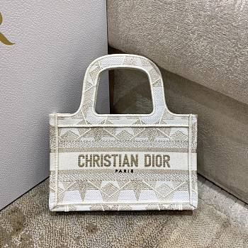 Dior Tote Bag 01 Size 23 x 4 x 15 cm