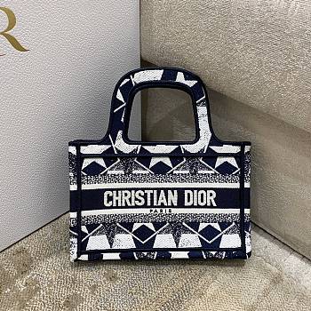 Dior Star Tote Bag 02 Size 23 x 4 x 15 cm