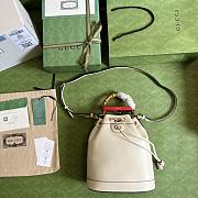 Gucci Diana Small Bucket Bag White Size 23.5 x 38 x 10.5 cm - 2