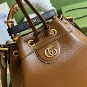Gucci Diana Small Bucket Bag Brown Size 23.5 x 38 x 10.5 cm - 4
