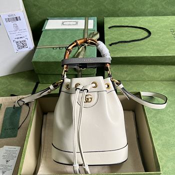 Gucci Diana Mini Bucket Bag White Size 19 x 30.5 x 6 cm