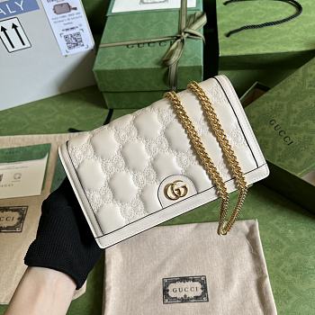 Gucci GG Matelassé Chain Bag White Size 20 x 12.5 x 4 cm