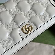 Gucci GG Matelassé Chain Bag White Size 20 x 12.5 x 4 cm - 2