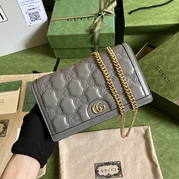 Gucci GG Matelassé Chain Bag Grey Size 20 x 12.5 x 4 cm
