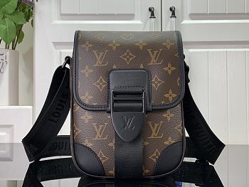 Louis Vuitton LV Brown Canvas Louis Vuitton Crossbody Bag Size 16 x 22 x 7 cm