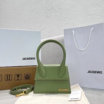 Jacquemus Medium Mint Green Size 18 x 15.5 x 8 cm