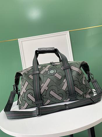 Burberry Travel Bag Green Size 50 x 19 x 29 cm