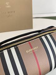 Burberry Barrel Belt Bag Size 21 x 11 x 11 cm - 6