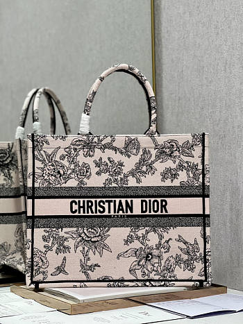 Dior Book Tote Bag Large 01 Size 42 x 35 x 18.5 cm