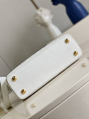 Louis Vuitton LV Capucines BB Handbag Size 27 x 18 x 9 cm - 5