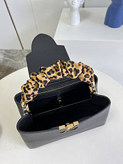 Louis Vuitton Capucines MM Black Bag Size 31.5 x 20 x 11 cm - 6
