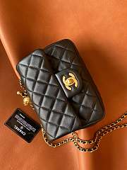 Chanel Flap Bag Mini Black Size 17 cm - 4