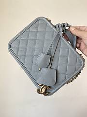 Chanel Vanity Case  Size 21 x 16 x 8 cm - 4