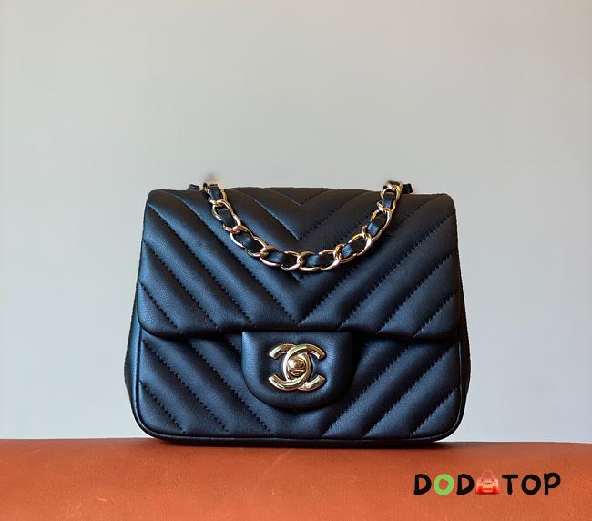 Chanel Flap Bag Lambskin Mini Black Size 17 cm - 1
