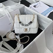 Chanel Lambskin White Size 17 x 14 x 7 cm - 1