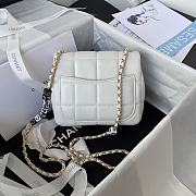 Chanel Lambskin White Size 17 x 14 x 7 cm - 5