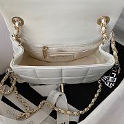 Chanel Lambskin White Size 17 x 14 x 7 cm - 3