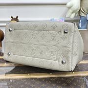 Louis Vuitton Lu Hina Medium Handbag White Size 46 x 29.5 x 17 cm - 5
