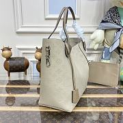 Louis Vuitton Lu Hina Medium Handbag White Size 46 x 29.5 x 17 cm - 3