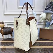 Louis Vuitton Lu Hina Medium Handbag White Brown Size 46 x 29.5 x 17 cm - 4