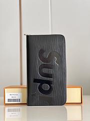 Louis Vuitton LV Supreme Black Wallet Size 21 × 12 × 2 cm - 1