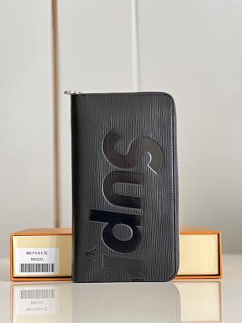 Louis Vuitton LV Supreme Black Wallet Size 21 × 12 × 2 cm