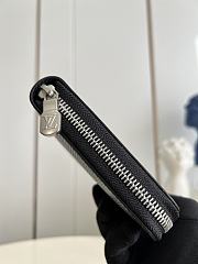 Louis Vuitton LV Supreme Black Wallet Size 21 × 12 × 2 cm - 2