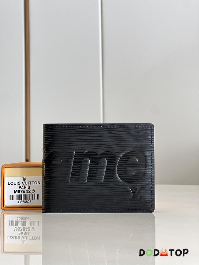 Louis Vuitton LV Supreme Black Short Wallet Size 11.5 × 9 × 1.5 cm - 1