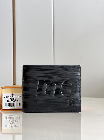 Louis Vuitton LV Supreme Black Short Wallet Size 11.5 × 9 × 1.5 cm