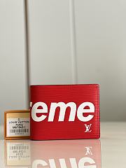 Louis Vuitton LV Supreme Red Short Wallet Size 11.5 × 9 × 1.5 cm - 1