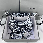 Balenciaga Le Cagole Shoulder Bag in Black and White Graffiti Printed Arena Lambskin Size 26×16×10 cm - 1