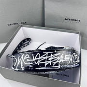 Balenciaga Le Cagole Shoulder Bag in Black and White Graffiti Printed Arena Lambskin Size 26×16×10 cm - 6