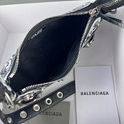 Balenciaga Le Cagole Shoulder Bag in Black and White Graffiti Printed Arena Lambskin Size 26×16×10 cm - 5