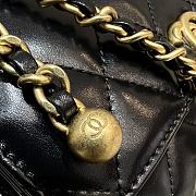 Chanel Flap Bag New Chain Black Size 19 x 12 x 8 cm - 2