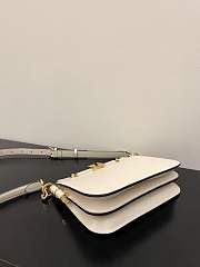 Fendi Touch Leather Bag White Size 26.5 x 19 x 10 cm - 5