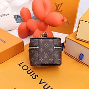 Louis Vuitton LV Key Chain Vanity Monogram - 3