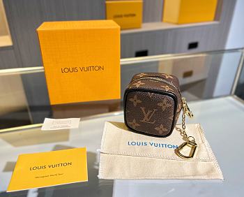 Louis Vuitton LV Key Chain 01