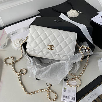 Chanel WOC White Size 19 x 12 x 3.5 cm