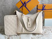 Louis Vuitton LV Carryall Medium Handbag White Size 39 x 30 x 15 cm - 1