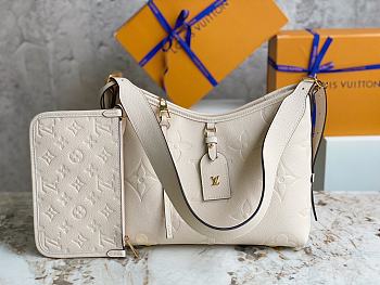 Louis Vuitton LV Carryall Medium Handbag White Size 39 x 30 x 15 cm