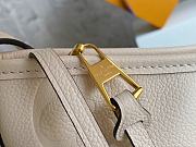 Louis Vuitton LV Carryall Medium Handbag White Size 39 x 30 x 15 cm - 3