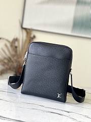 Louis Vuitton Taiga Alex Messenger BB M30265 Black Size 21 x 25 x 4 cm - 1