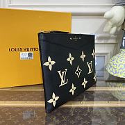 Louis Vuitton LV M81292 Daily Pouch Size 29.5 x 1 x 21 cm - 6