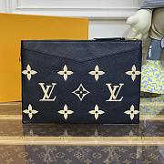 Louis Vuitton LV M81292 Daily Pouch Size 29.5 x 1 x 21 cm - 4