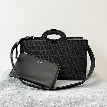Valentino Garavani La Troisième Toile Iconographe Shopping Bag Black Size 40 x 25 x 17 cm